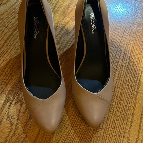 Brooks Brothers heels - Picture 2 of 7
